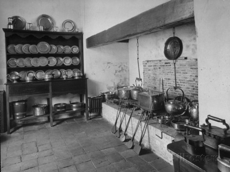 an-old-fashion-kitchen-with-old-equipment-in-a-historic-house