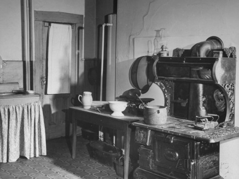 kitchen-of-the-campbell-mansion-with-an-old-fashioned-iron-cook-stove