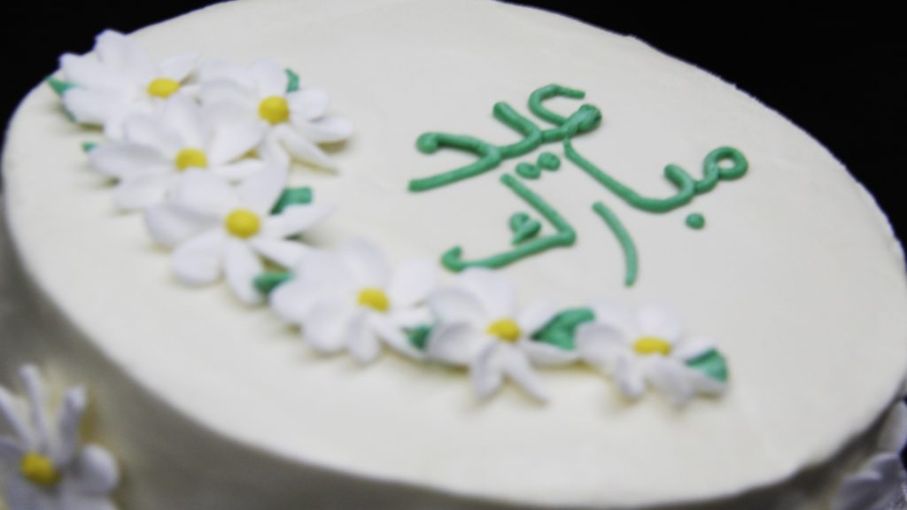 Eid-Mubarak-Cake-Urdu-Wallpaper-1