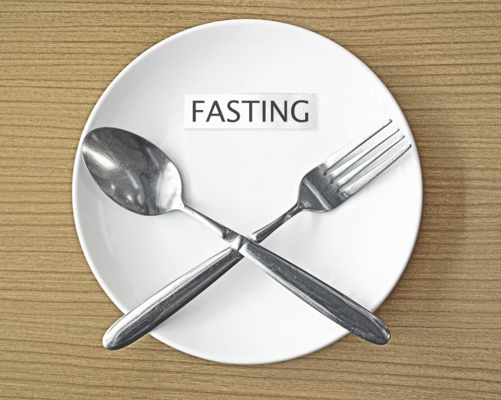 Faith-fasting-white-plate-1100x879
